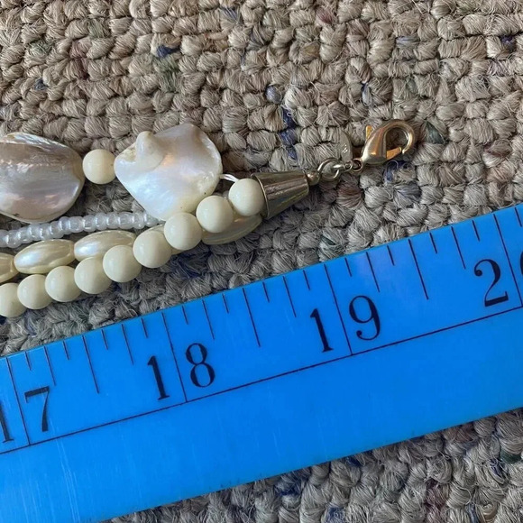 VTG AVON 4Strands TORSADE NECKLACE Gold Tone Creamy Lucite/Faux Pearl/Shell Bead - Picture 2 of 7